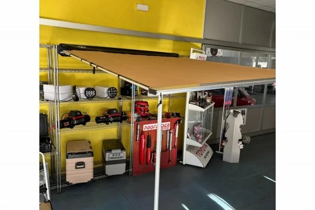 2.5m x 2.5m TOLDO LATERAL MITGLER 4X4