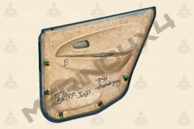 MOLDURA DE PUERTA TRASERA, LADO IZQUIERDO