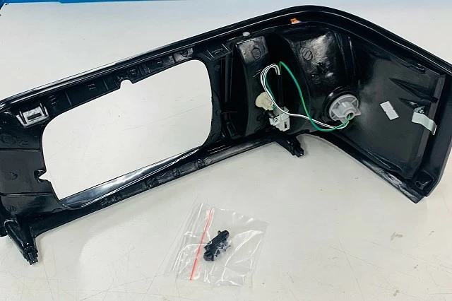 MOLDURA FAROS DELANTEROS PARA L300