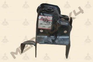 SOPORTE DERECHO DEL BRAZO SUPERIOR DE LA SUSPENSION DELANTERA