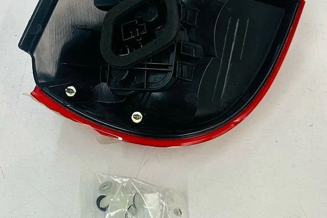 PILOTO TRASERO DERECHO EXTERIOR PARA COLT