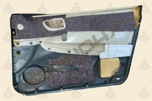 MOLDURA DE PUERTA/MANIJA DELANTERA