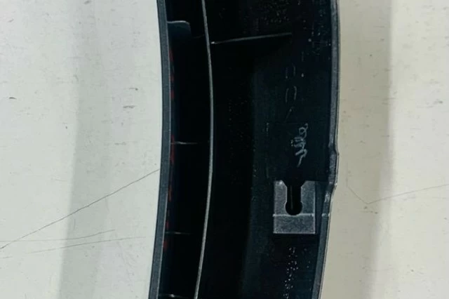 BIGOTERA IZQUIERDA PARACHOQUES DELANTERO PARA L200