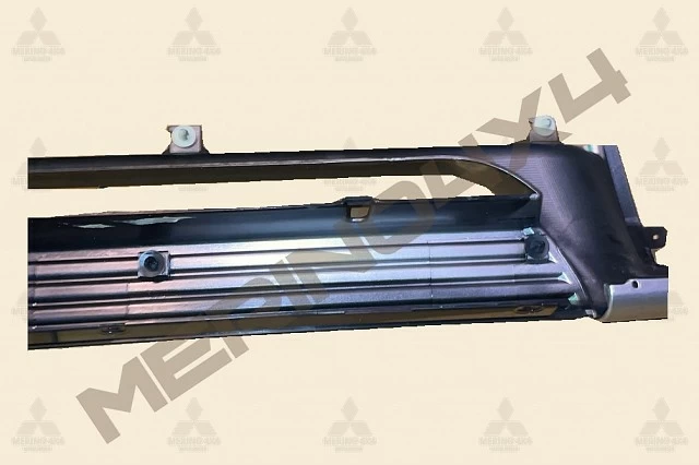 MOLDURA DE ESTRIBO LATERAL DERECHO