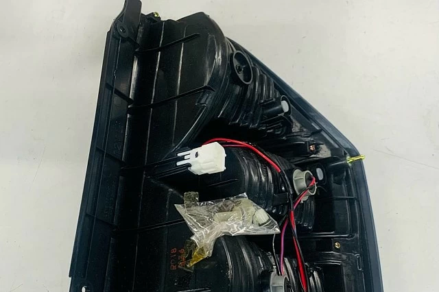 PILOTO TRASERO IZQUIERDO V60