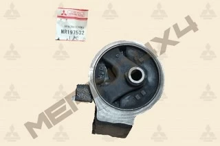 SOPORTE METALICO SUPERIOR DEL TACO DEL MOTOR DELANTERO