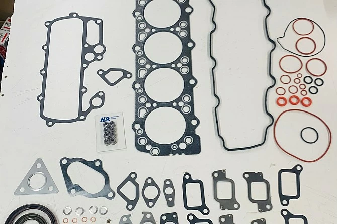 KIT JUNTA CULATA + TORNILLOS  4M 40  2.8 (1994 - 2000)