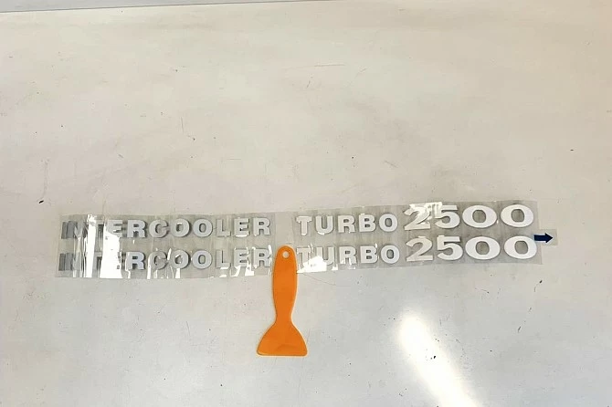 PEGATINA LATERAL INTERCOOLER TURBO 2500 (BLANCO)