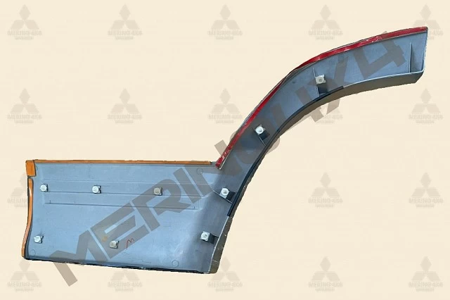 GUARNICI�N DE LA PUERTA TRASERA DERECHA