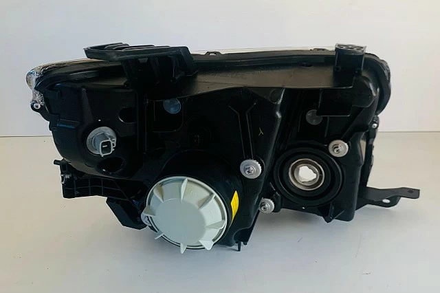 FARO DELANTERO DERECHO DE XENON PARA V80