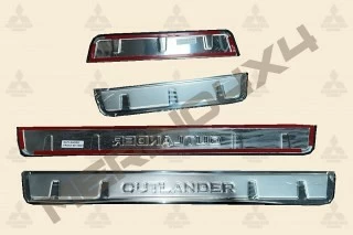 JUEGO DE PROTECTORES DE ESTRIBO (SCUFF PLATES / DOOR ENTRY GUARDS)