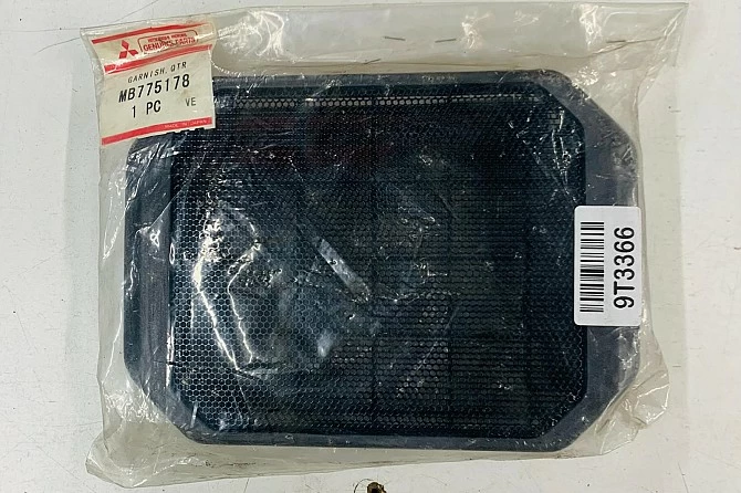 CUBIERTA DELANTERA IZQUIERDA DE ALTAVOZ