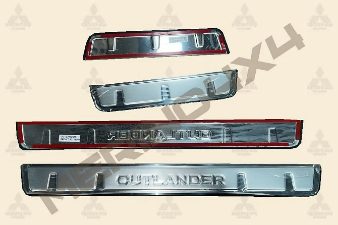 JUEGO DE PROTECTORES DE ESTRIBO (SCUFF PLATES / DOOR ENTRY GUARDS) JUEGO DE PROTECTORES DE ESTRIBO (SCUFF PLATES / DOOR ENTRY GUARDS)