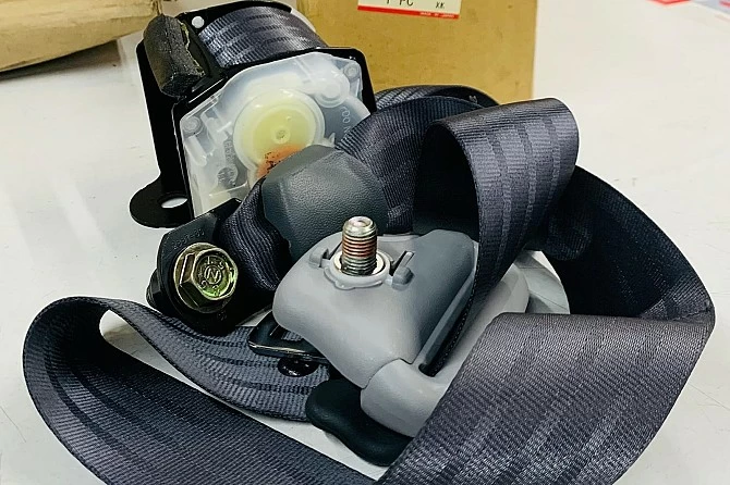 CINTURON DE SEGURIDAD TRASERO DERECHO