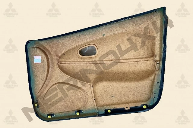 GUARNECIDO INTERIOR DE LA PUERTA DELANTERA IZQUIERDA