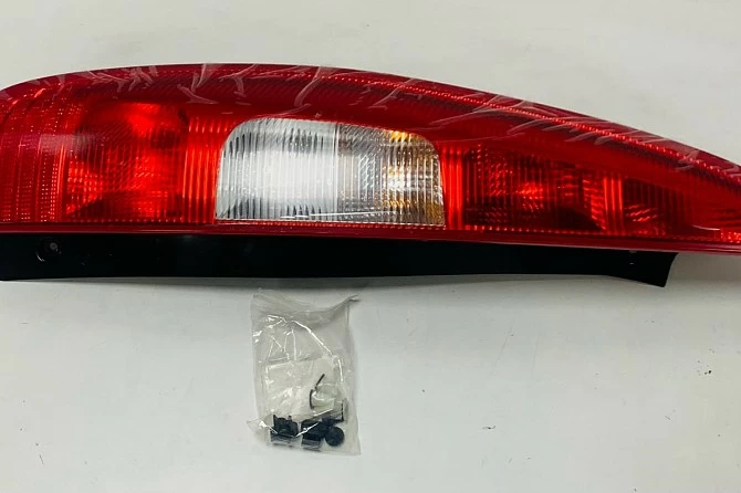 PILOTO TRASERO IZQUIERDO PARA COLT