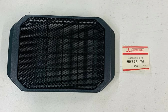 CUBIERTA DELANTERA DERECHA DE ALTAVOZ