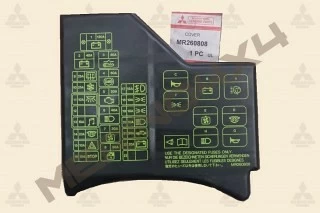 TAPA DEL CONJUNTO DE FUSIBLES DEL SALPICADERO
