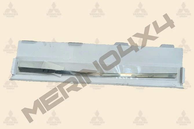 MOLDURA CROMADA DEL PORTON TRASERO