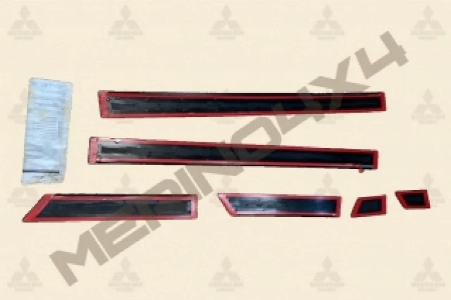 EMBELLECEDOR DE GUARDABARROS DELANTERO