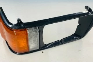 MOLDURA DERECHA DE FAROS DELANTEROS PARA L300