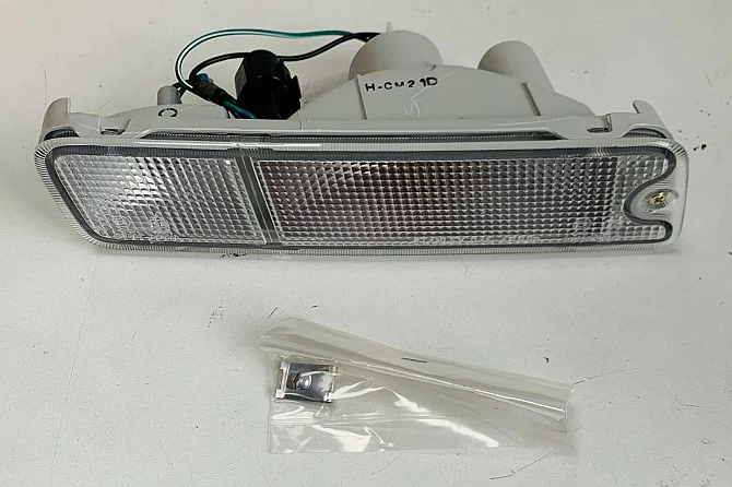 LUZ DE POSICION E INTERMITENTE DELANTERA DERECHA