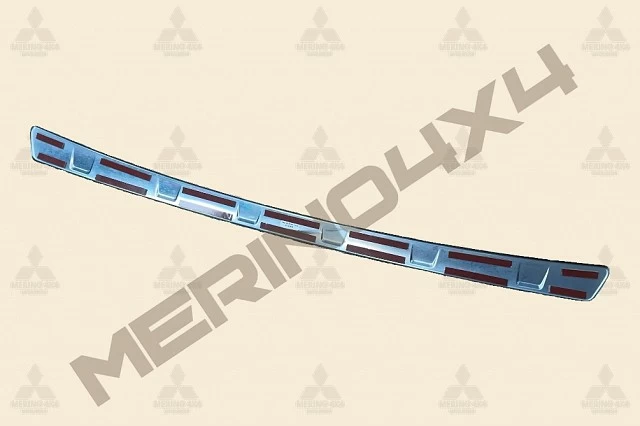 L�MINA PROTECTORA DEL PARACHOQUES TRASERO