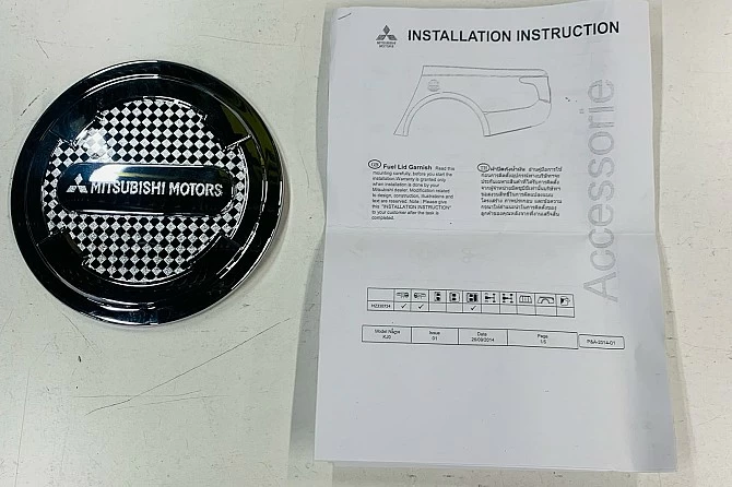 TAPA DE COMBUSTIBLE PLATEADA PARA L200