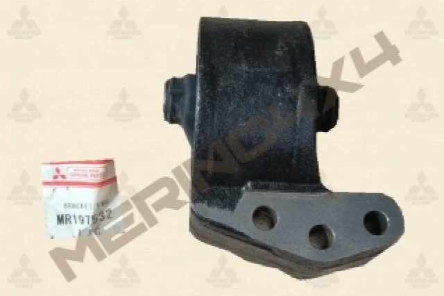 SOPORTE METALICO SUPERIOR DEL TACO DEL MOTOR DELANTERO