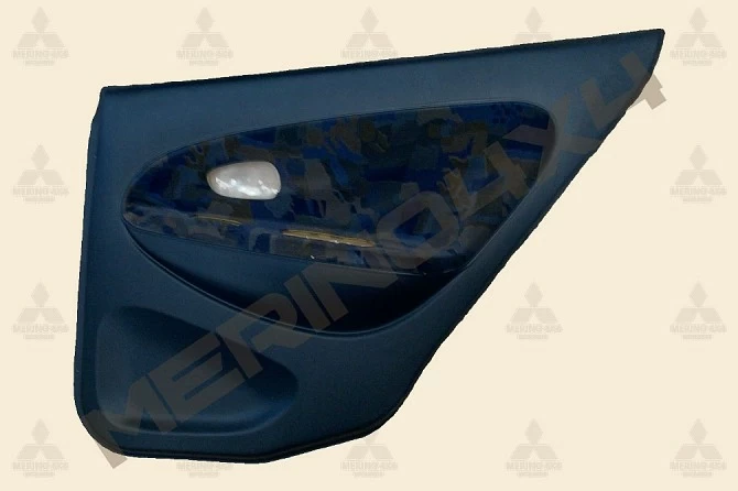 GUARNICI�N DE LA PUERTA TRASERA DERECHA