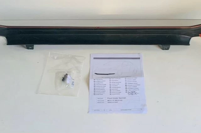 MOLDURA INFERIOR DELANTERA CON DISEO DE CARBONO PARA SPACE STAR