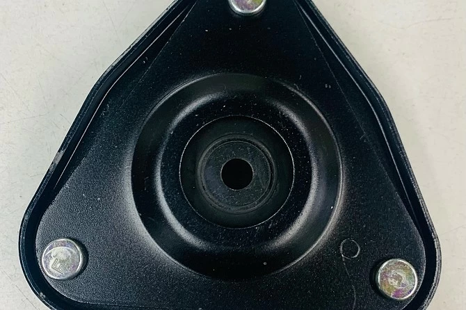 SOPORTE DE AMORTIGUADOR DELANTERO