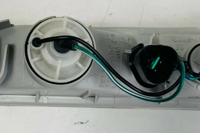 LUZ DE POSICION E INTERMITENTE DELANTERA IZQUIERDA