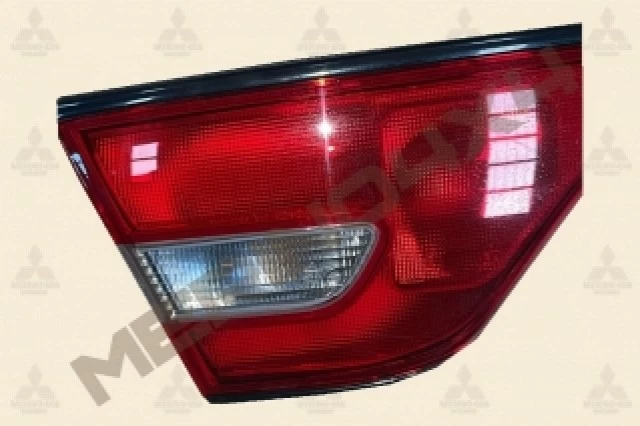 FARO TRASERO PARA LA TAPA DEL MALETERO