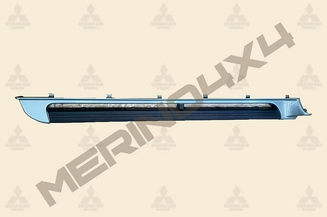 MOLDURA PARA EL ESTRIBO LATERAL IZQUIERDO