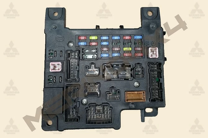 CAJA DE FUSIBLES Y REL�S