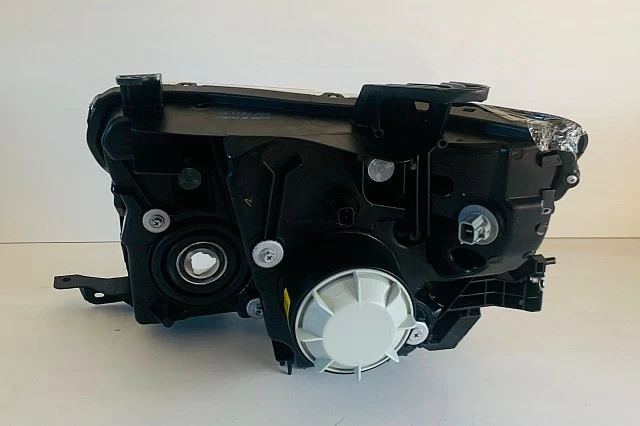 FARO DELANTERO IZQUIERDO DE XENON PARA V80