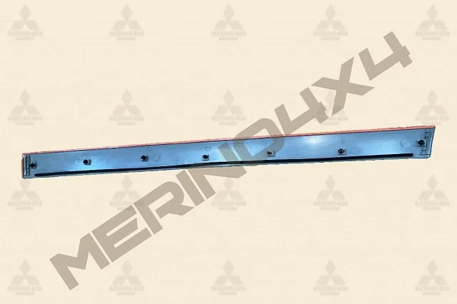 MOLDURA O GUARNECIDO DE PROTECCI�N DE LA PUERTA DELANTERA