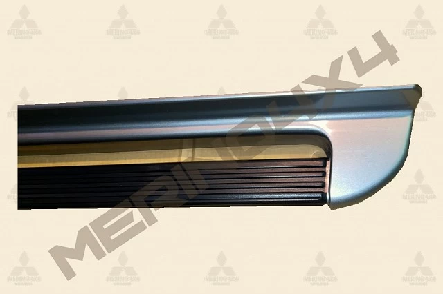 MOLDURA DE ESTRIBO LATERAL DERECHO