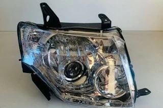 FARO DELANTERO DERECHO DE XENON PARA V80